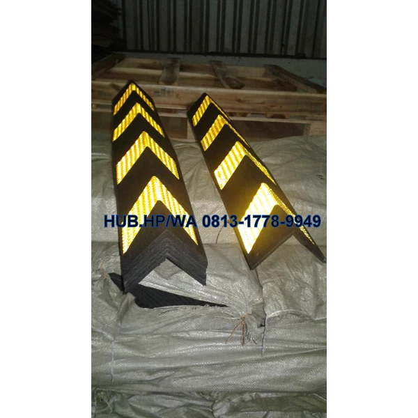 Traffic cone plastic or rubber material traffic cone